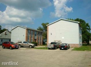 1108 4th St APT 4, Charleston, IL 61920
