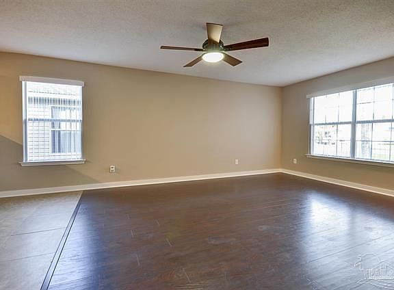 4th image of 1059 Antigua Cir