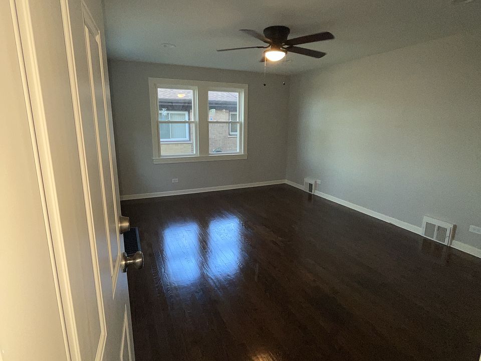 Unit 1 - First Floor LIVING ROOM
