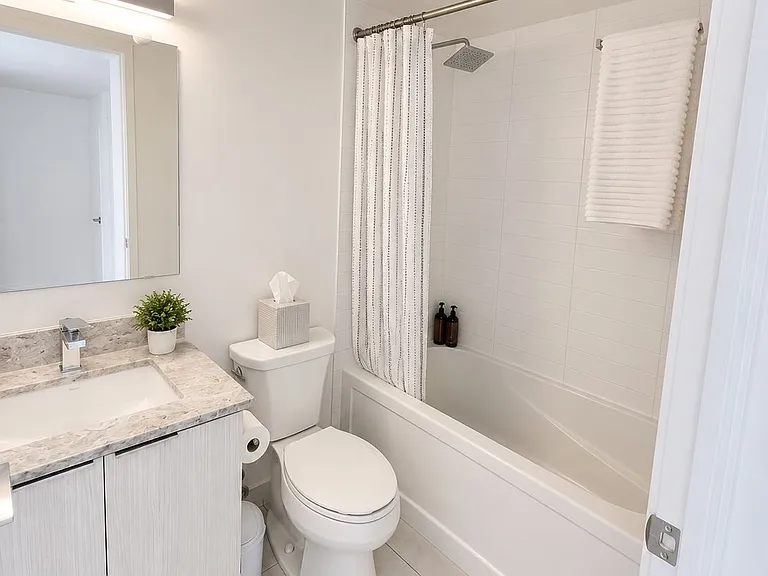 501 Yonge St #3502 — Photo 4