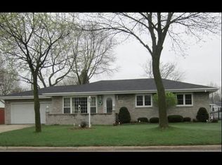 614 10th Ave SE, Dyersville, IA 52040