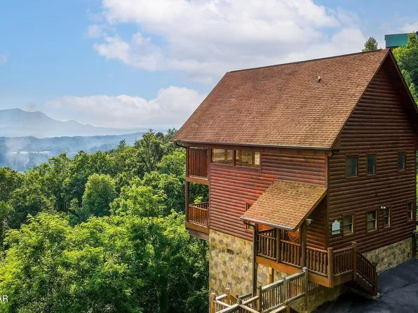 1851 Starr St, Sevierville, TN 37876