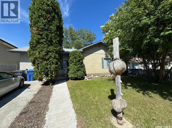 1351 108th St, North Battleford, SK S9A 2B6
