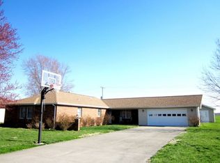 105 Iris Ln, Carmi, IL 62821
