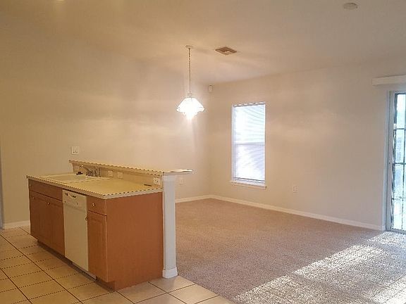 4th image of 840 Eaton Ave S