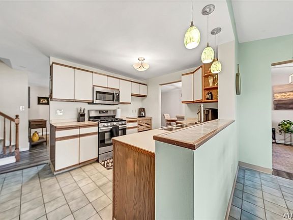 2nd image of 145 Donna Lea Blvd