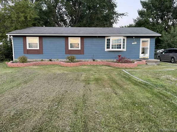 38176 S Groesbeck Hwy, Clinton Township, MI 48036