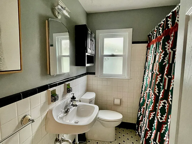 1239 Schiller Ave — Photo 13