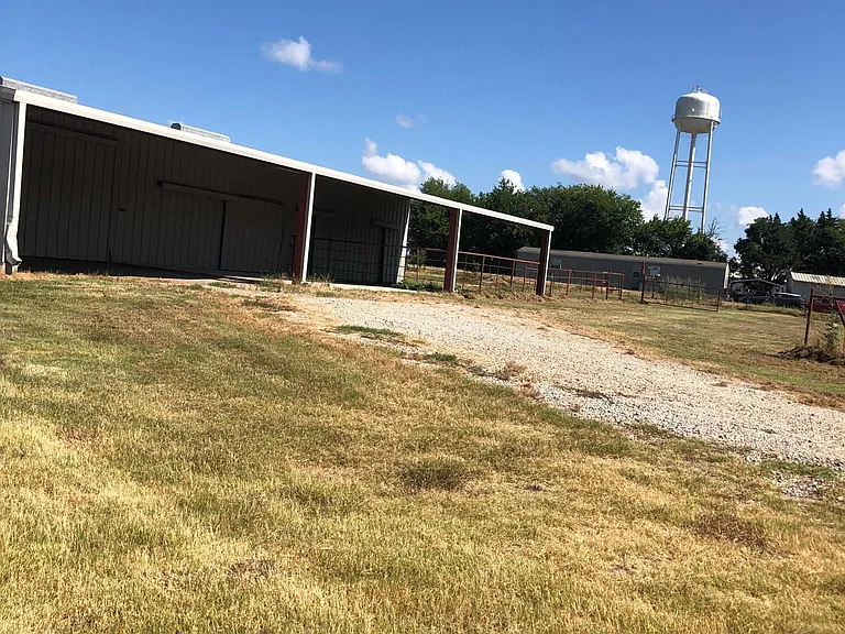 466 County Road 5025 — Photo 3