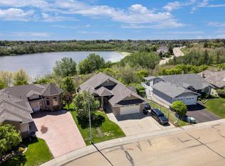 32 NE Lakes Close, Lacombe, AB T4L1S4