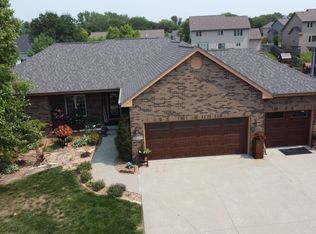 15411 Brookview Dr, Urbandale, IA 50323