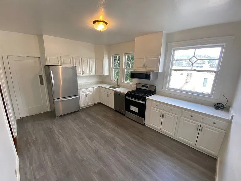 42 Castle Manor Ave — Photo 16
