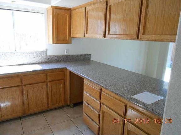 Kitchen (Granite Counter)