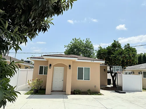 4831 Fiesta Ave Photo 1
