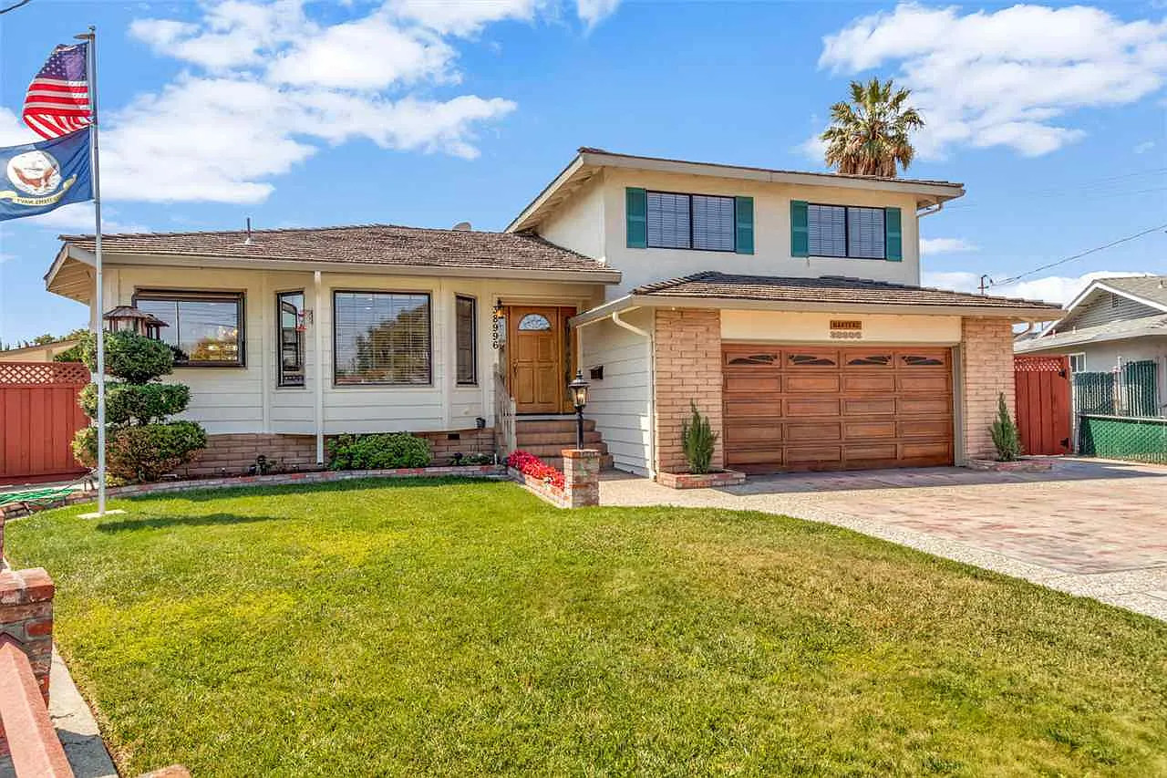 38996 Larkspur St photo 1