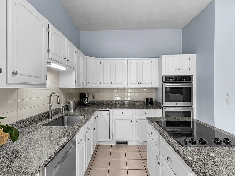 80 Howland Rd — Photo 14