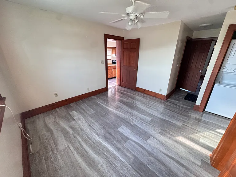 106 E Main St — Photo 4