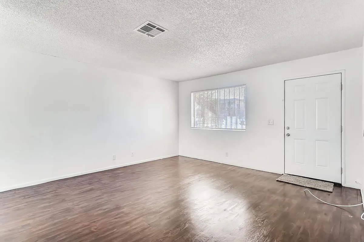 Building Photo - 24 Rose Cir #A