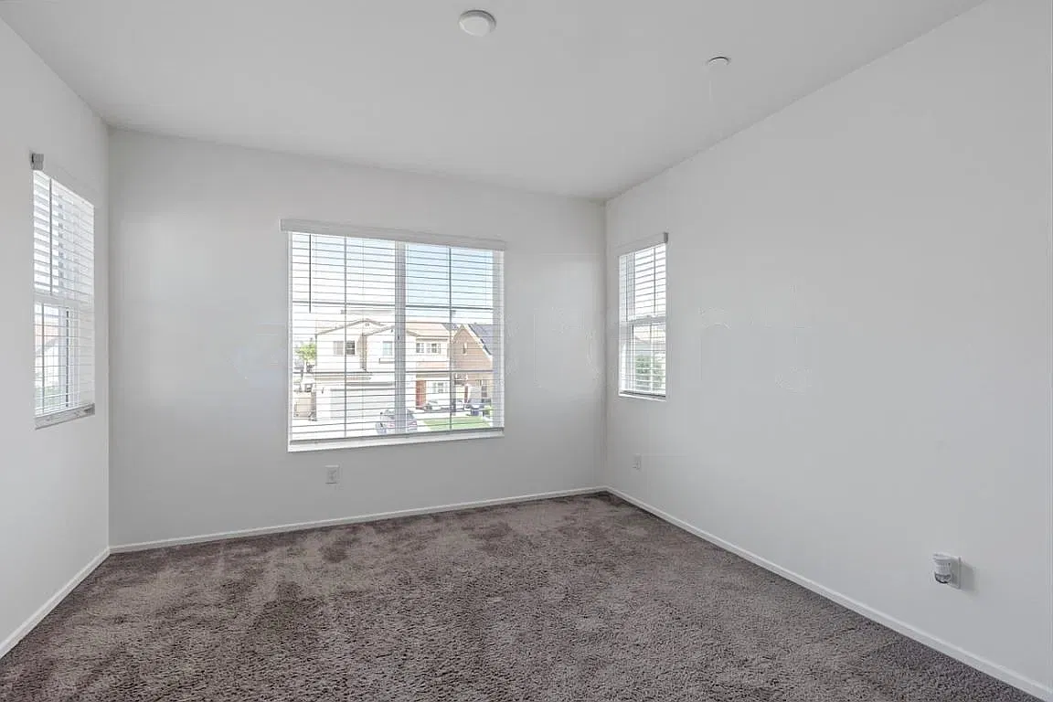 2 bed, 1024 sqft, $800 — Photo 3