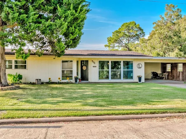 711 Royal Ave, Port Neches, TX 77651