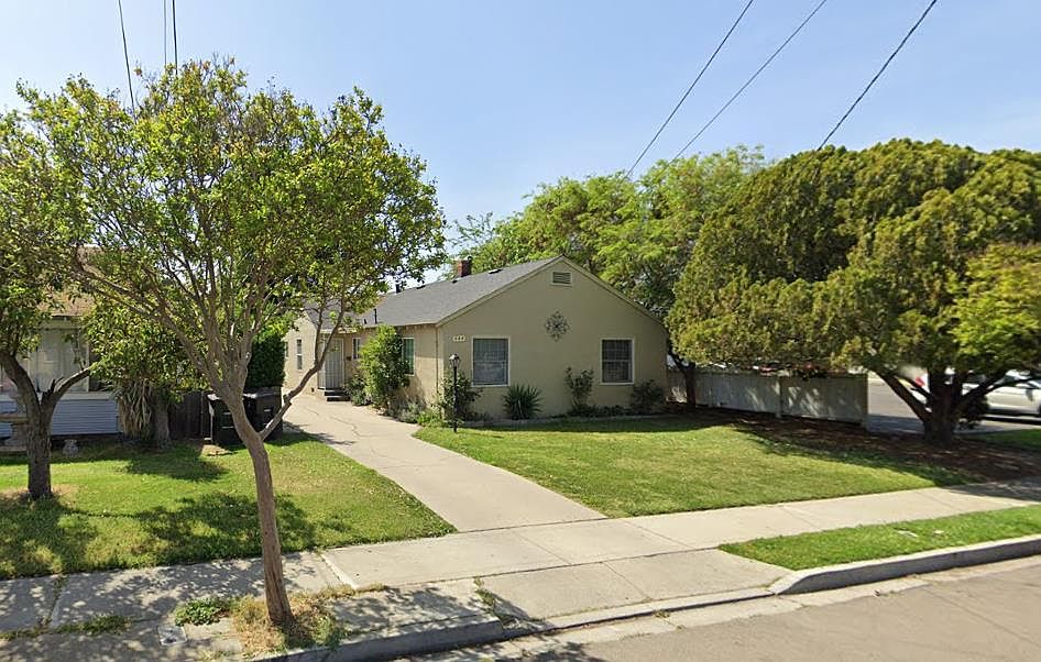 1st image of 556-554 W Carlton Way