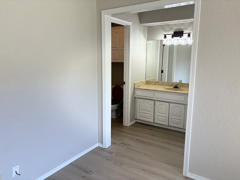6449 S Vancouver Ave — Photo 11