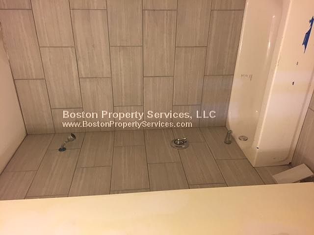 2nd image of 11 Price Rd APT 05