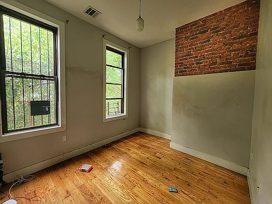 4th image of 79 Jefferson St APT 3R
