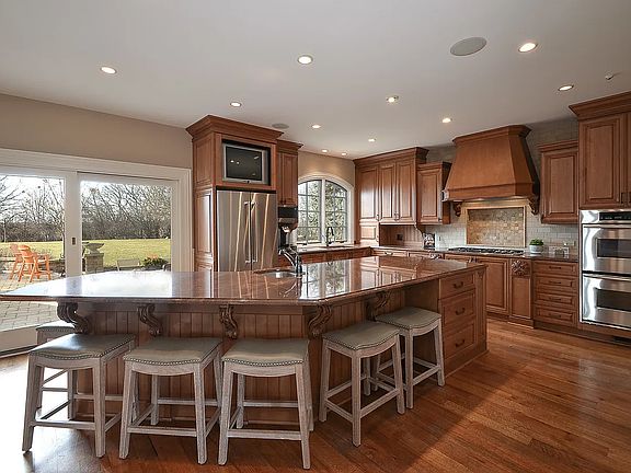 3rd image of 1614 Guthrie Cir