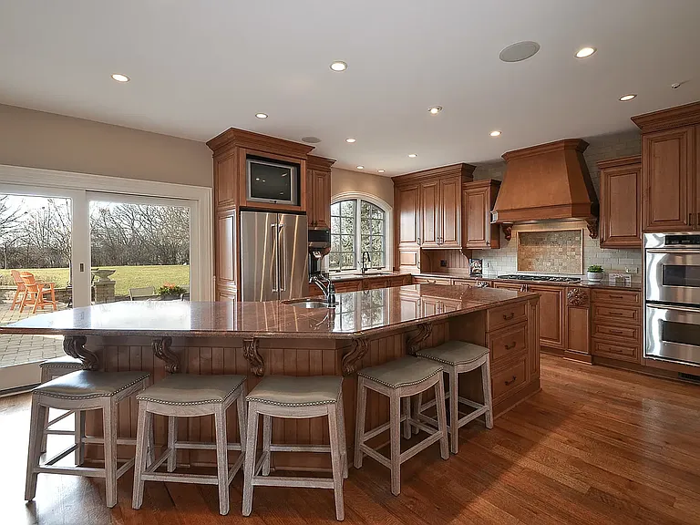 1614 Guthrie Cir — Photo 2