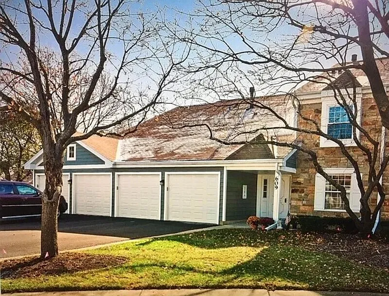 2 bed, 1.0 bath, 1000 sqft, $1,640 — Photo 1