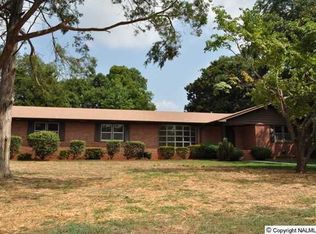 2024 Club View Dr NW, Huntsville, AL 35810