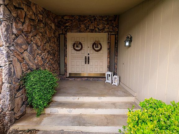 3rd image of 6725 Arrowwood Dr