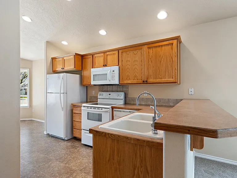 17885 Monarch Way — Photo 5