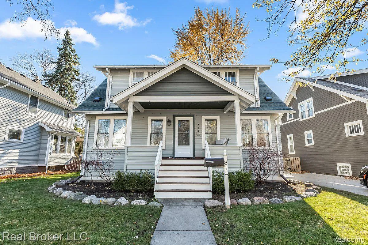 814 E Lincoln Ave photo 1