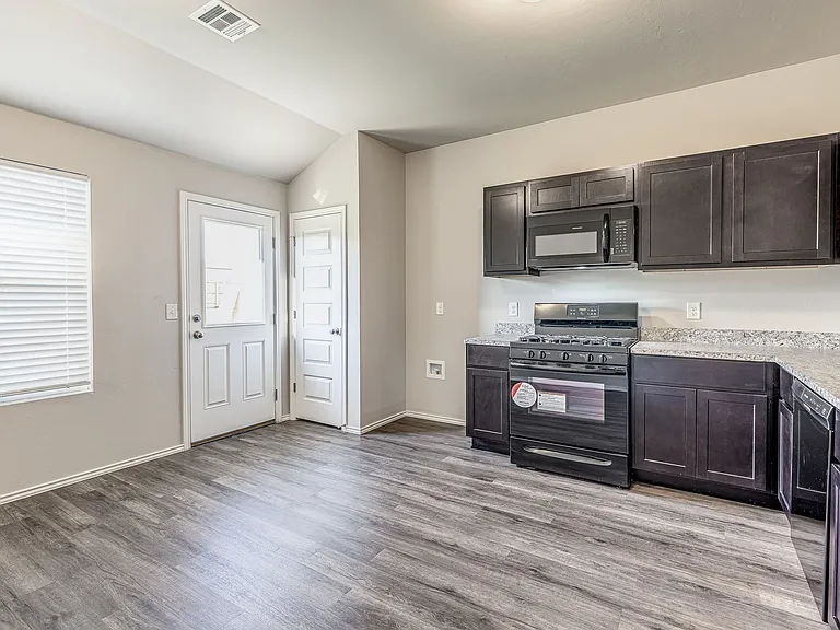 629 W Lola Dr — Photo 9
