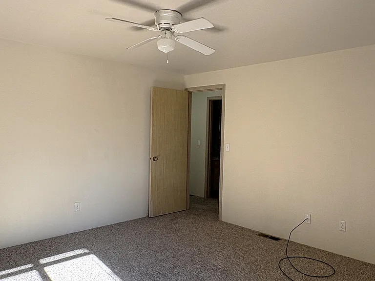 2042 Campus Dr #4 — Photo 8