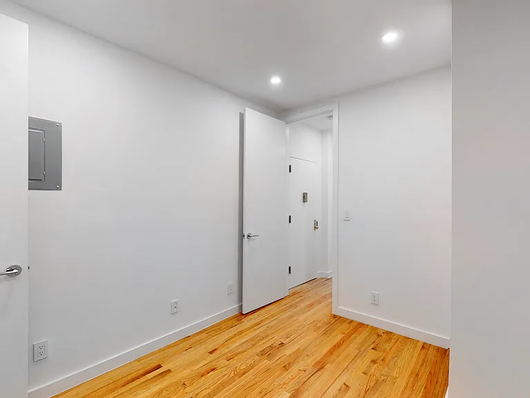 829 9th Ave #3D — Photo 4