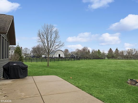 4th image of 32W678 Honey Hill Cir