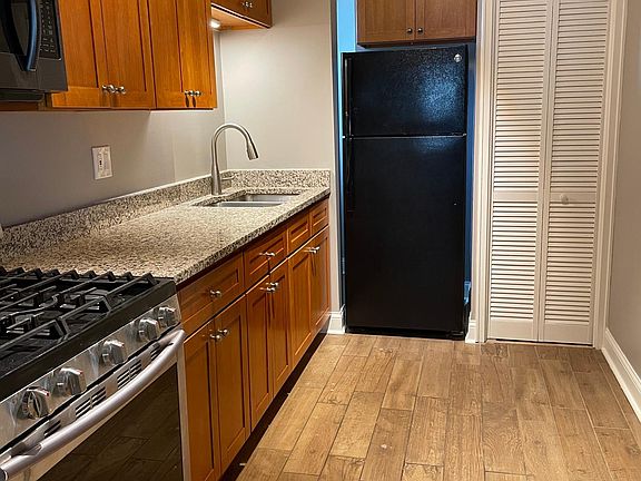 5th image of 7138 S Ridgeland Ave