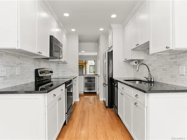 27 Lindstrom Rd APT 5C, Stamford, CT 06902