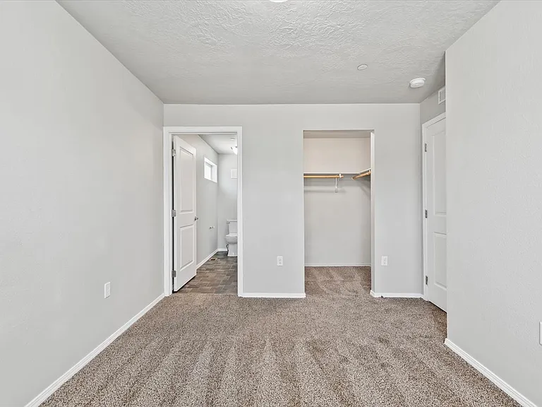Creekside Apartments — Photo 16