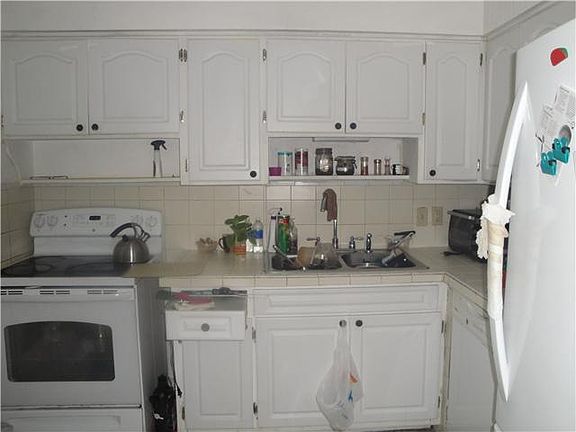 4th image of 1010 S E