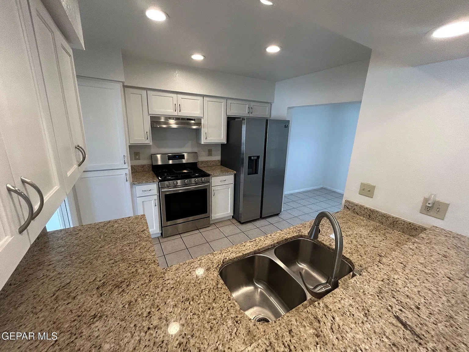 3 bed, 2.0 bath, 1264 sqft, $1,650 — Photo 2
