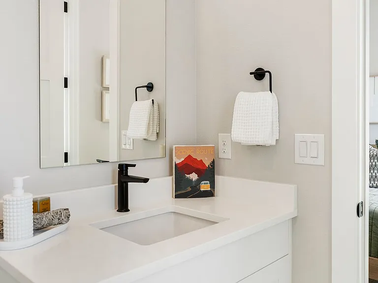 A Line Townhomes Central Park — Photo 16
