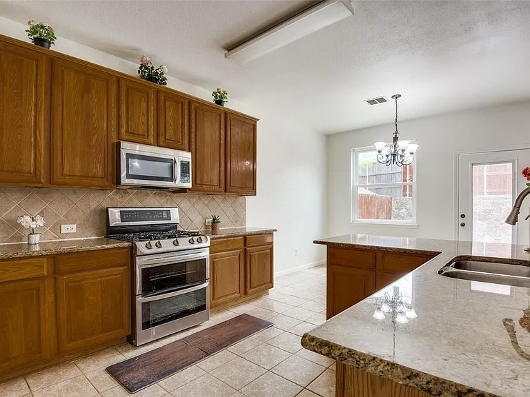 9720 Kingsmill Dr — Photo 6