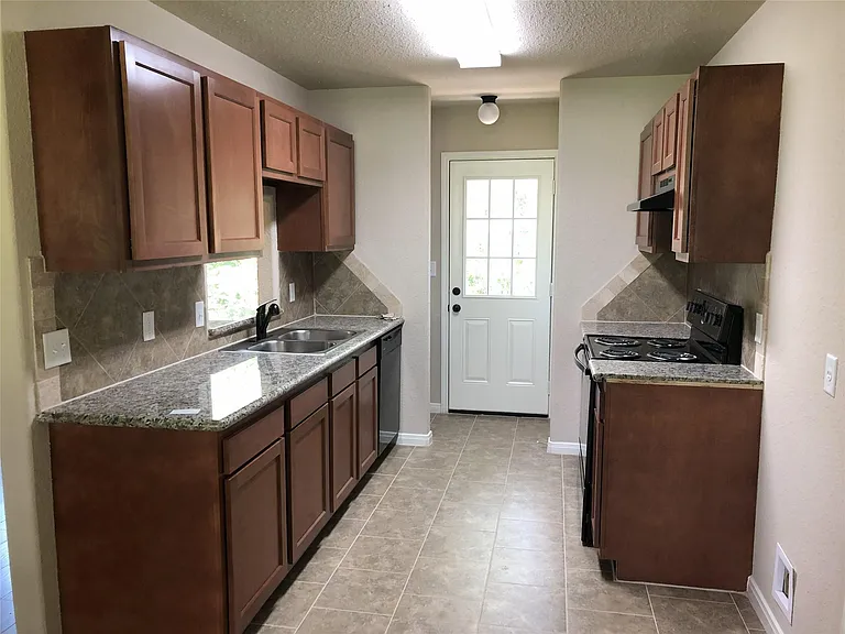 10761 Royal Terrell Dr — Photo 11