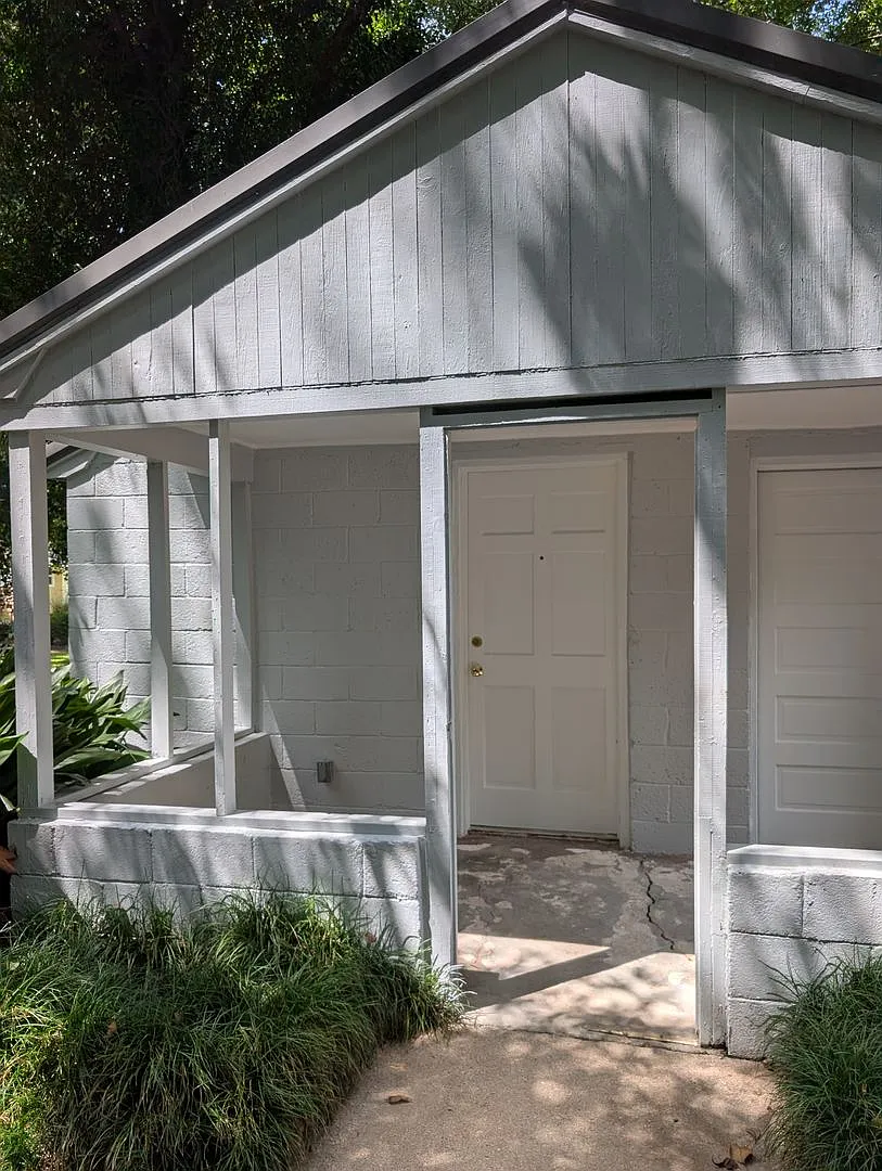 946 N. College St. — Photo 1