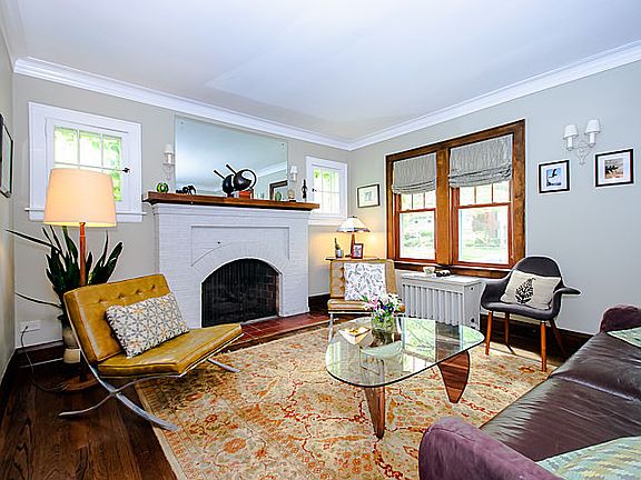 4th image of 1016 Fair Oaks Ave