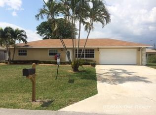 6639 Riparian Rd, Lake Worth, FL 33462